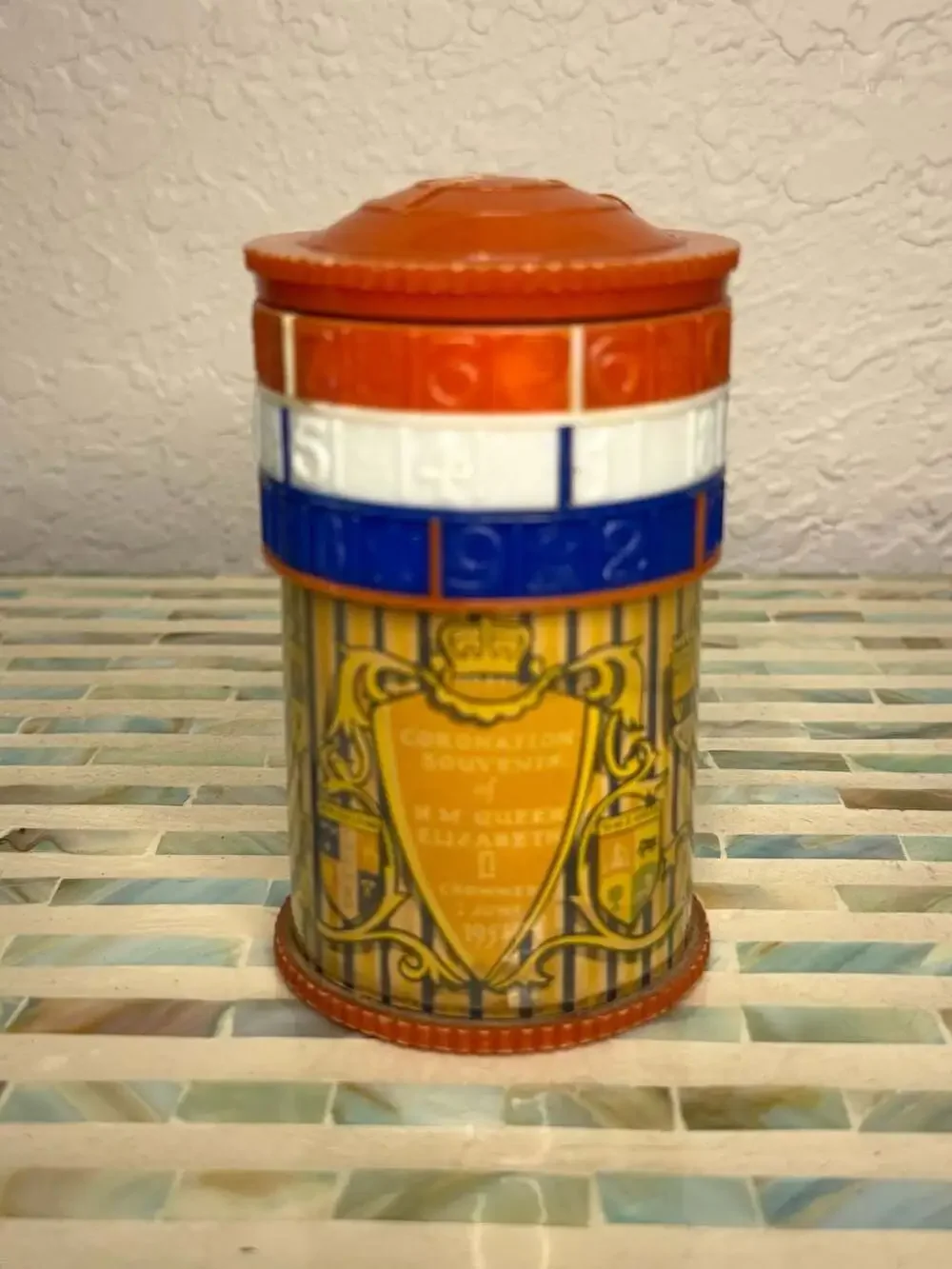 Vogue cylindrical money